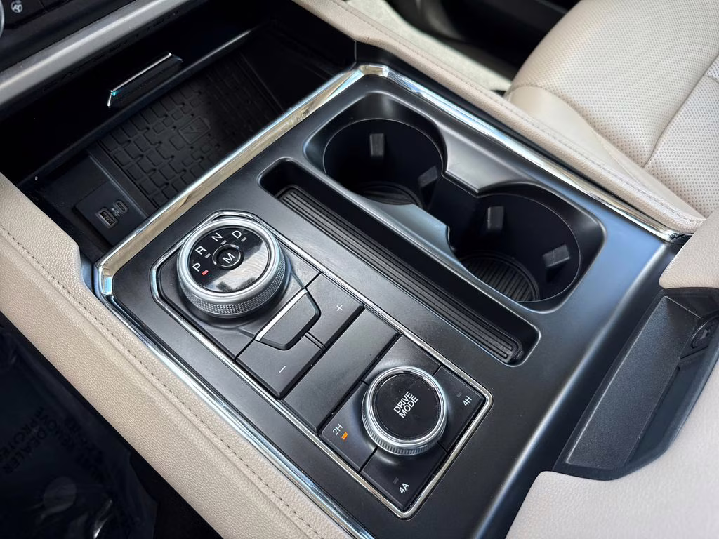 2024 Oxford White Ford Expedition Max XLT 4X4 SUV