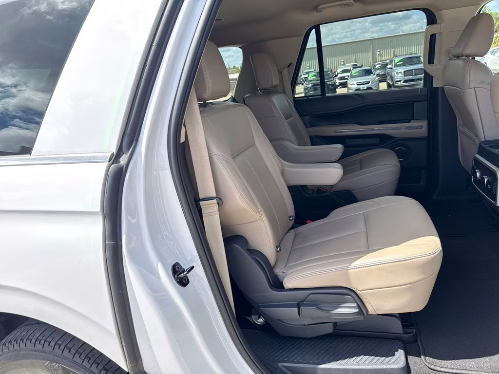 2024 Oxford White Ford Expedition Max XLT 4X4 SUV