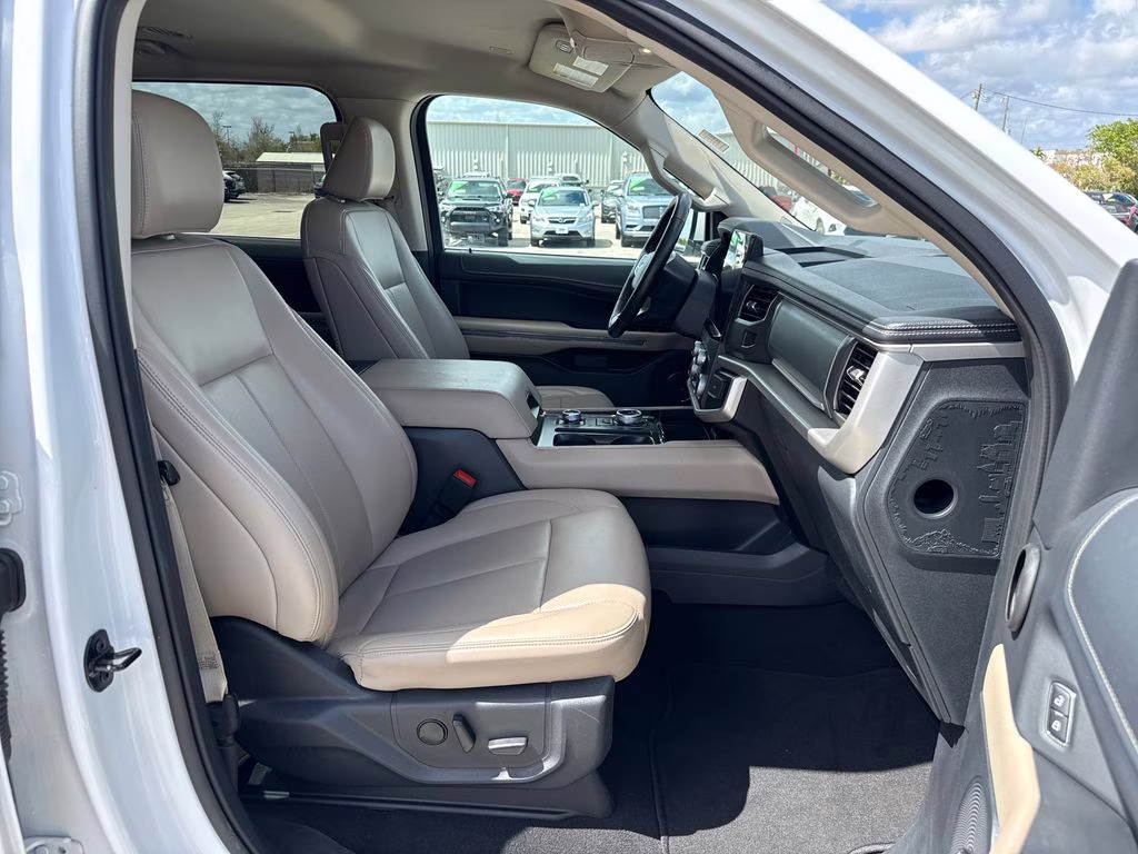 2024 Oxford White Ford Expedition Max XLT 4X4 SUV