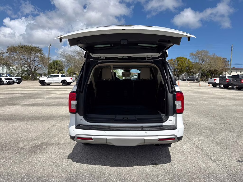 2024 Oxford White Ford Expedition Max XLT 4X4 SUV