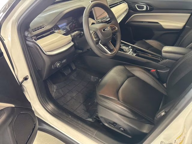 2025 Bright White Clearcoat Jeep Compass Limited 4X4 SUV