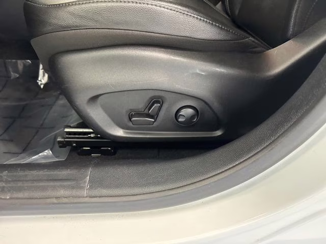 2025 Bright White Clearcoat Jeep Compass Limited 4X4 SUV