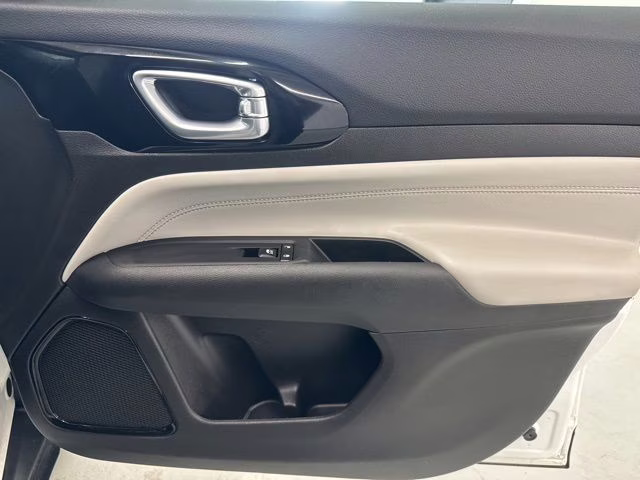 2025 Bright White Clearcoat Jeep Compass Limited 4X4 SUV