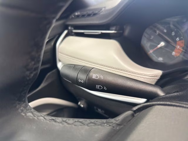 2025 Bright White Clearcoat Jeep Compass Limited 4X4 SUV