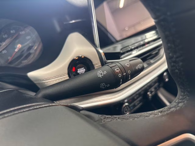 2025 Bright White Clearcoat Jeep Compass Limited 4X4 SUV