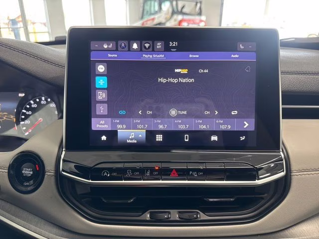 2025 Bright White Clearcoat Jeep Compass Limited 4X4 SUV