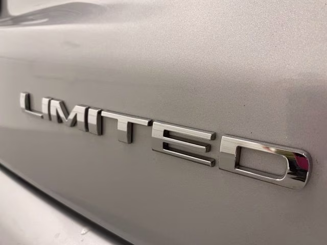 2025 Silver Zynith Metallic Clearcoat Jeep Compass Limited 4X4 SUV