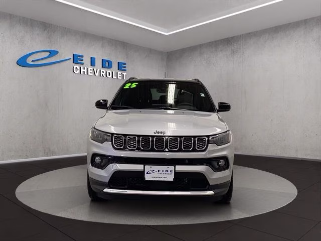 2025 Silver Zynith Metallic Clearcoat Jeep Compass Limited 4X4 SUV