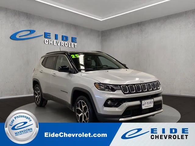 2025 Silver Zynith Metallic Clearcoat Jeep Compass Limited 4X4 SUV
