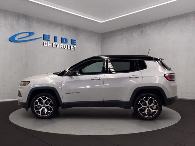 2025 Silver Zynith Metallic Clearcoat Jeep Compass Limited 4X4 SUV