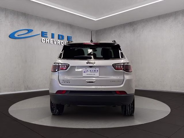 2025 Silver Zynith Metallic Clearcoat Jeep Compass Limited 4X4 SUV