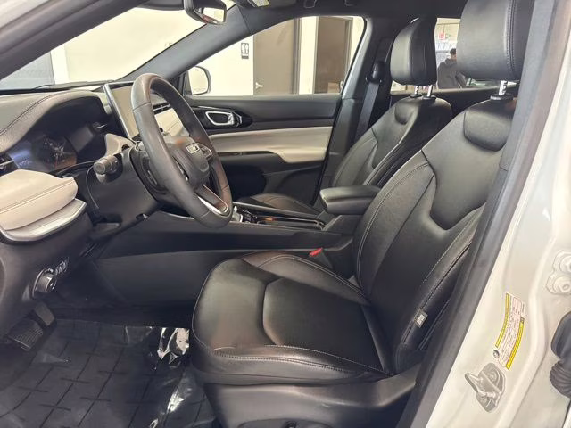 2025 Bright White Clearcoat Jeep Compass Limited 4X4 SUV