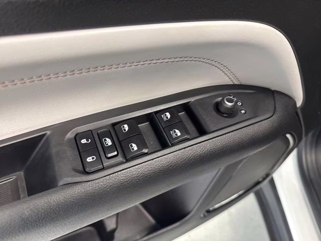 2025 Bright White Clearcoat Jeep Compass Limited 4X4 SUV