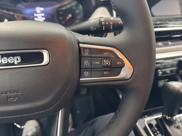 2025 Bright White Clearcoat Jeep Compass Limited 4X4 SUV