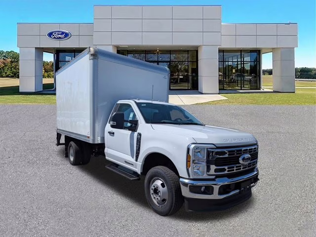 2026 Oxford White Ford Super Duty F-350 DRW XL 4X4 Truck