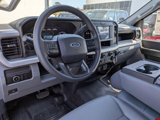 2026 Oxford White Ford Super Duty F-350 DRW XL 4X4 Truck