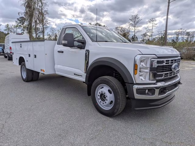2026 Oxford White Ford Super Duty F-550 DRW XL 4X4 Truck