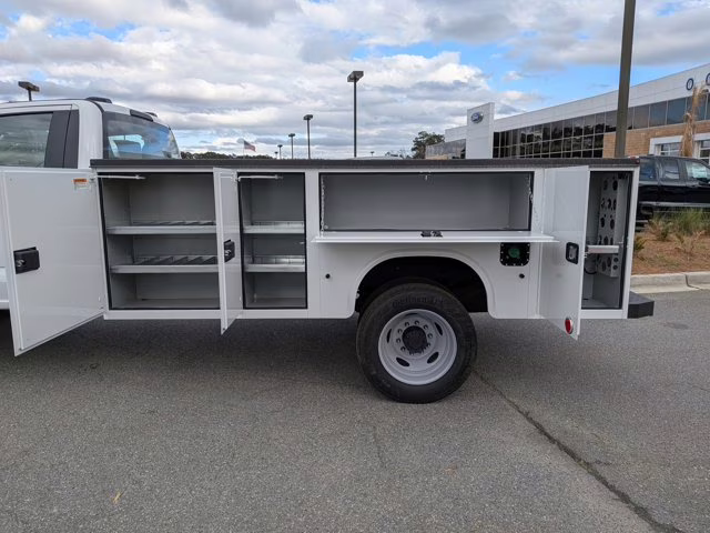 2026 Oxford White Ford Super Duty F-550 DRW XL 4X4 Truck