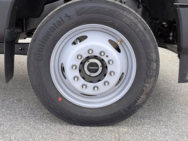 2026 Oxford White Ford Super Duty F-550 DRW XL 4X4 Truck