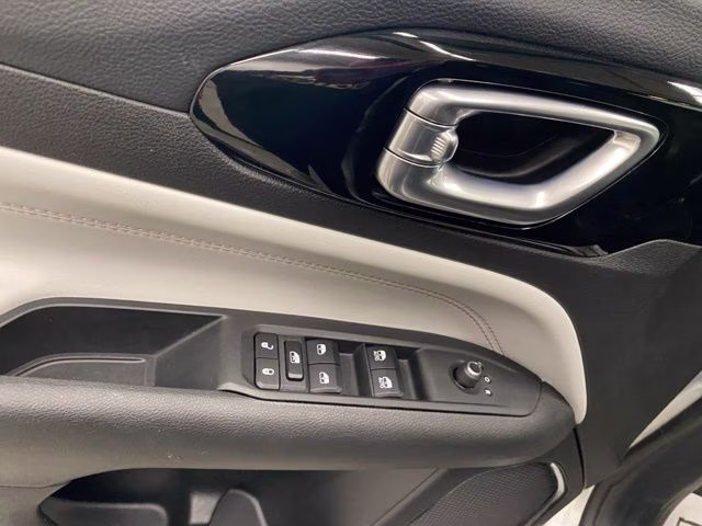 2025 Silver Zynith Metallic Clearcoat Jeep Compass Limited 4X4 SUV