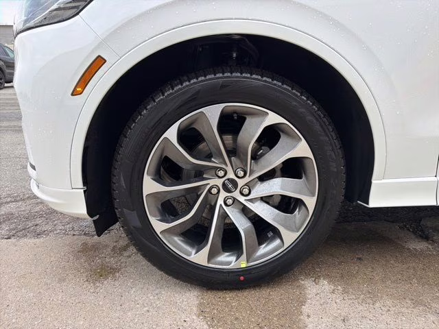 2026 Pristine White Metallic Tri-Coat Lincoln Aviator Premiere AWD SUV