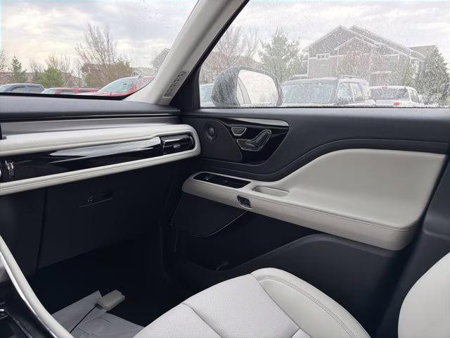 2026 Pristine White Metallic Tri-Coat Lincoln Aviator Premiere AWD SUV