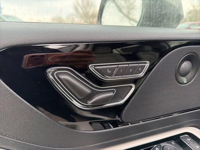 2026 Pristine White Metallic Tri-Coat Lincoln Aviator Premiere AWD SUV