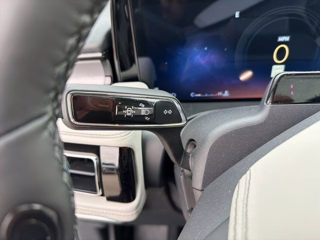 2026 Pristine White Metallic Tri-Coat Lincoln Aviator Premiere AWD SUV