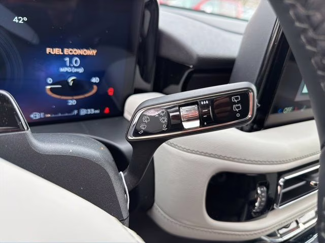 2026 Pristine White Metallic Tri-Coat Lincoln Aviator Premiere AWD SUV