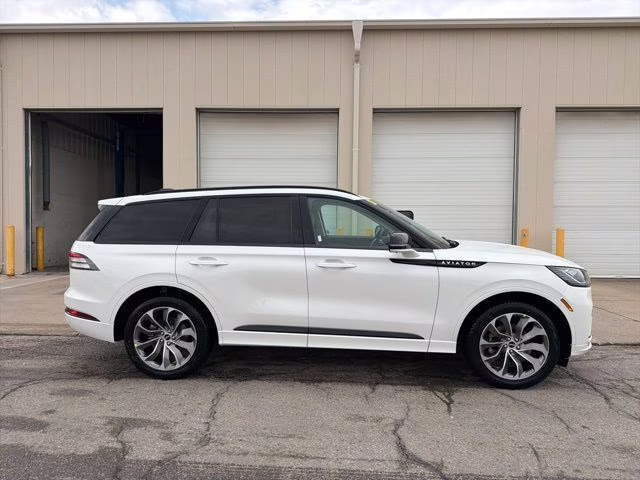 2026 Pristine White Metallic Tri-Coat Lincoln Aviator Premiere AWD SUV