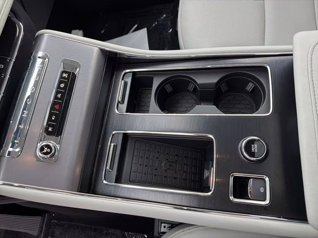 2026 Pristine White Metallic Tri-Coat Lincoln Aviator Premiere AWD SUV