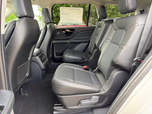 2026 Pristine White Metallic Tri-Coat Lincoln Aviator Premiere AWD SUV