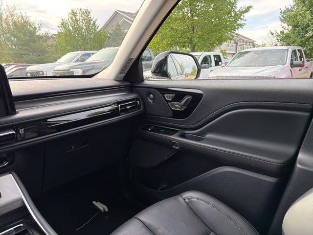 2026 Pristine White Metallic Tri-Coat Lincoln Aviator Premiere AWD SUV