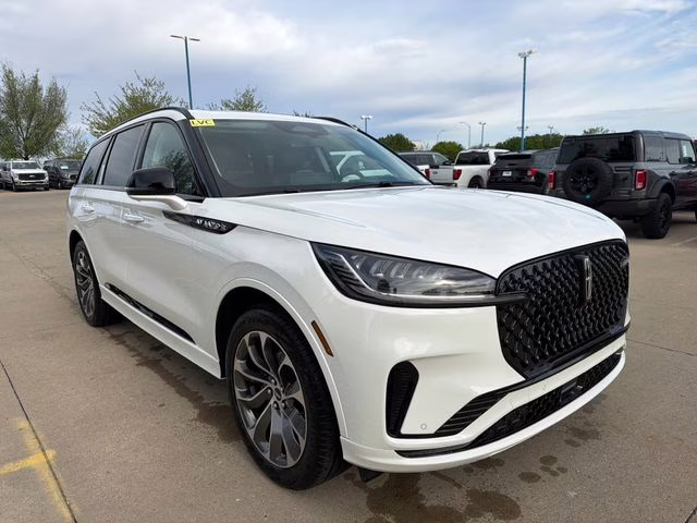 2026 Pristine White Metallic Tri-Coat Lincoln Aviator Premiere AWD SUV