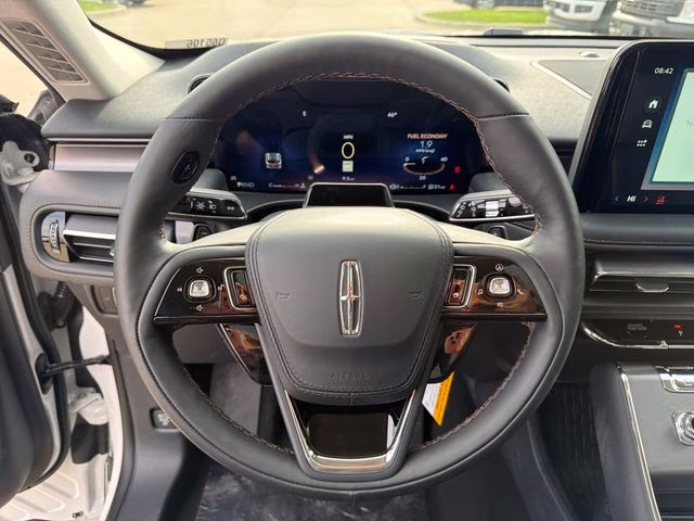 2026 Pristine White Metallic Tri-Coat Lincoln Aviator Premiere AWD SUV