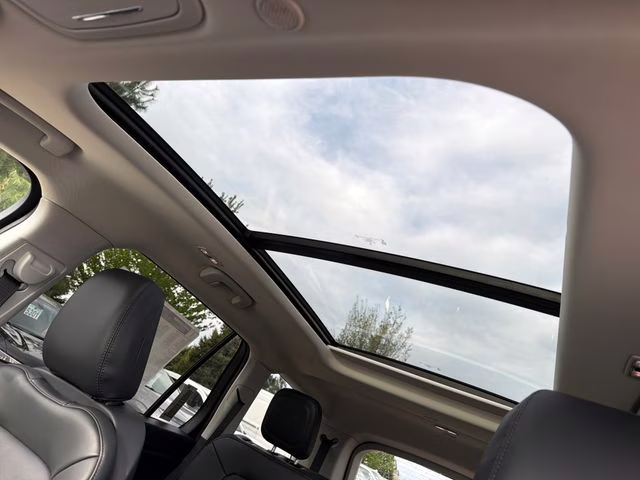 2026 Pristine White Metallic Tri-Coat Lincoln Aviator Premiere AWD SUV