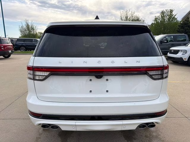 2026 Pristine White Metallic Tri-Coat Lincoln Aviator Premiere AWD SUV