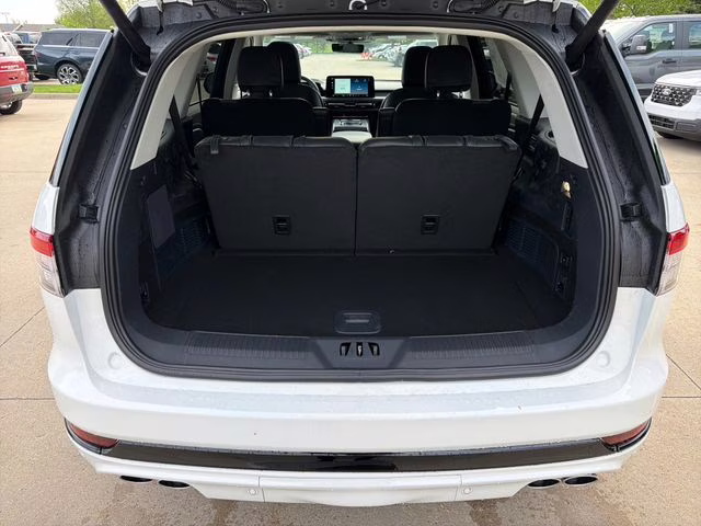 2026 Pristine White Metallic Tri-Coat Lincoln Aviator Premiere AWD SUV