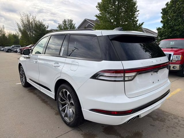 2026 Pristine White Metallic Tri-Coat Lincoln Aviator Premiere AWD SUV