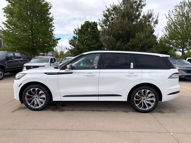2026 Pristine White Metallic Tri-Coat Lincoln Aviator Premiere AWD SUV
