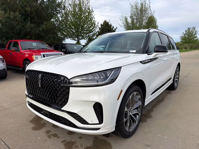 2026 Pristine White Metallic Tri-Coat Lincoln Aviator Premiere AWD SUV
