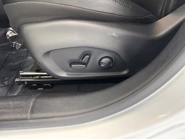 2025 Bright White Clearcoat Jeep Compass Limited 4X4 SUV