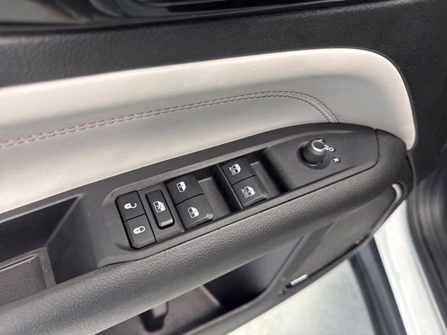 2025 Bright White Clearcoat Jeep Compass Limited 4X4 SUV