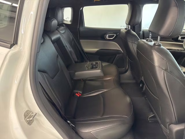 2025 Bright White Clearcoat Jeep Compass Limited 4X4 SUV