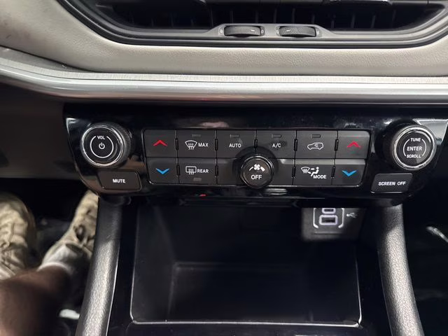 2025 Bright White Clearcoat Jeep Compass Limited 4X4 SUV