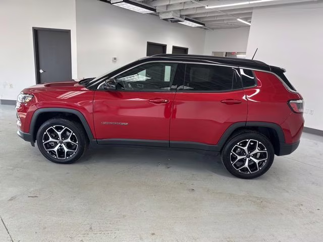 2025 Red Hot Pearlcoat Jeep Compass Limited 4X4 SUV