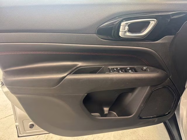 2025 Silver Zynith Metallic Clearcoat Jeep Compass Trailhawk 4X4 SUV