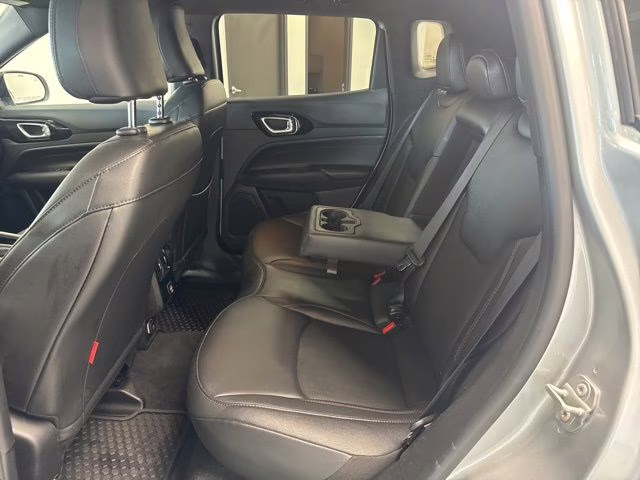 2025 Silver Zynith Metallic Clearcoat Jeep Compass Trailhawk 4X4 SUV