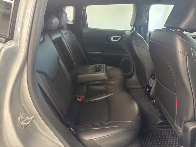 2025 Silver Zynith Metallic Clearcoat Jeep Compass Trailhawk 4X4 SUV