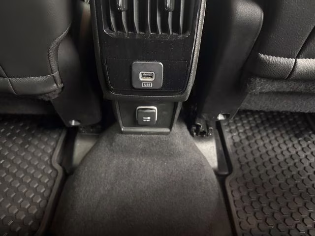 2025 Silver Zynith Metallic Clearcoat Jeep Compass Trailhawk 4X4 SUV